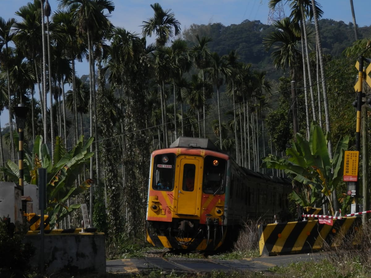 Ein Zug auf der Jiji-Nebenbahn in Nantou